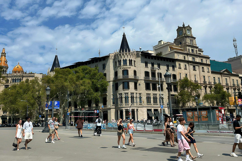 Barcelone : visite à pied de la Sagrada Família et du quartier gothiqueEnglish Guide