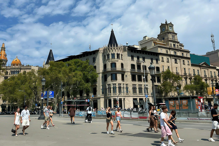 Barcelone : visite à pied de la Sagrada Família et du quartier gothiqueEnglish Guide
