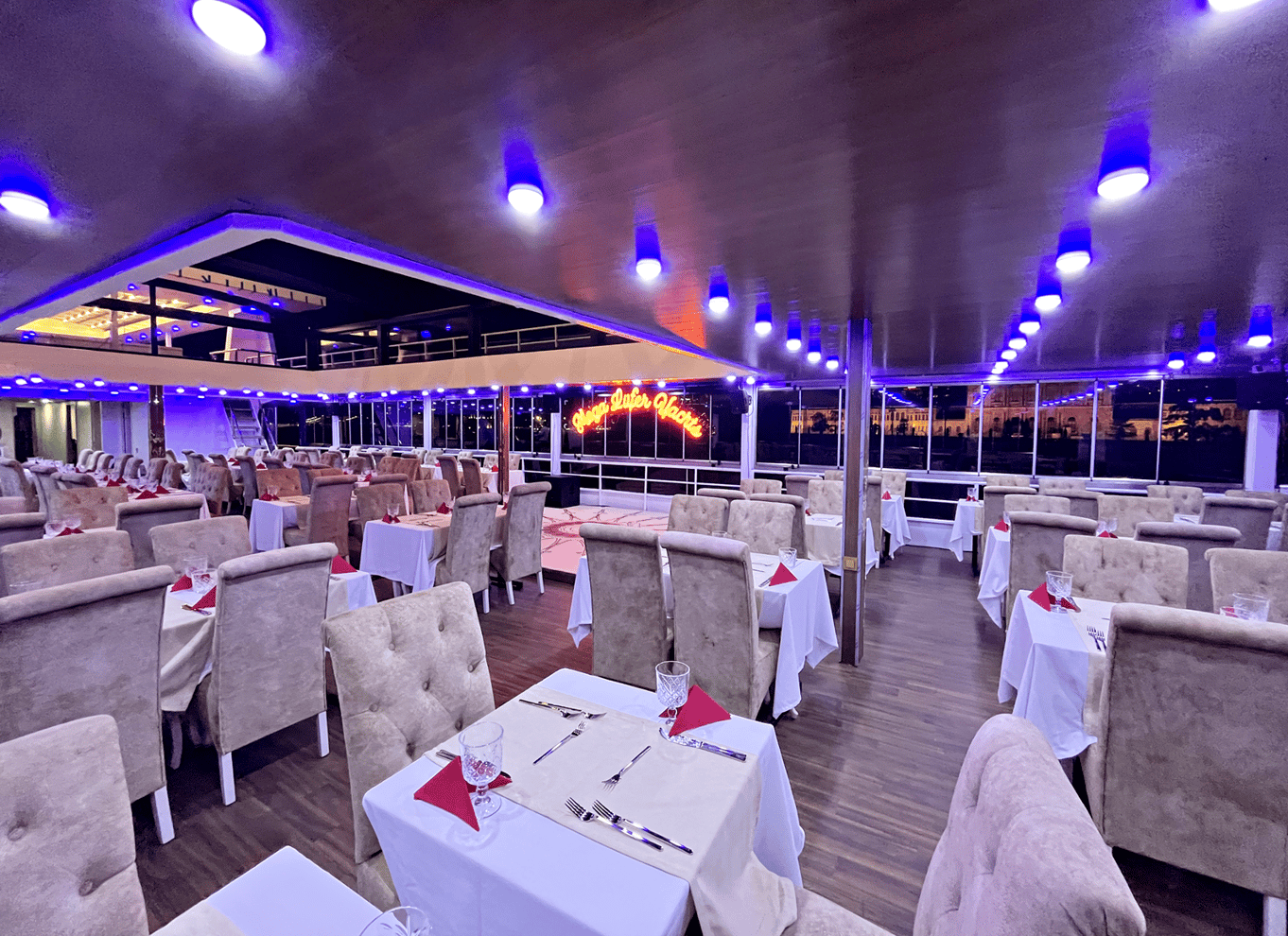 Istanbul: Bosporus-middagscruise og show med privat bord