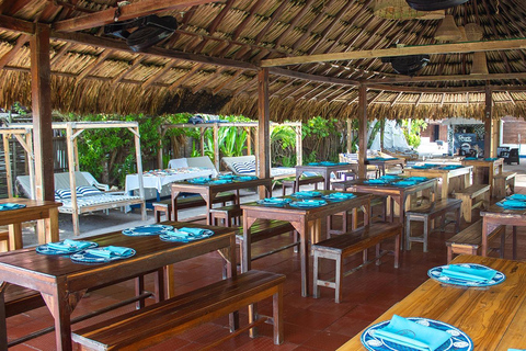 Full-day tour of 3 private islands in the Rosario Islands