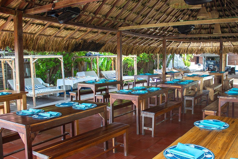 Full-day tour of 3 private islands in the Rosario Islands