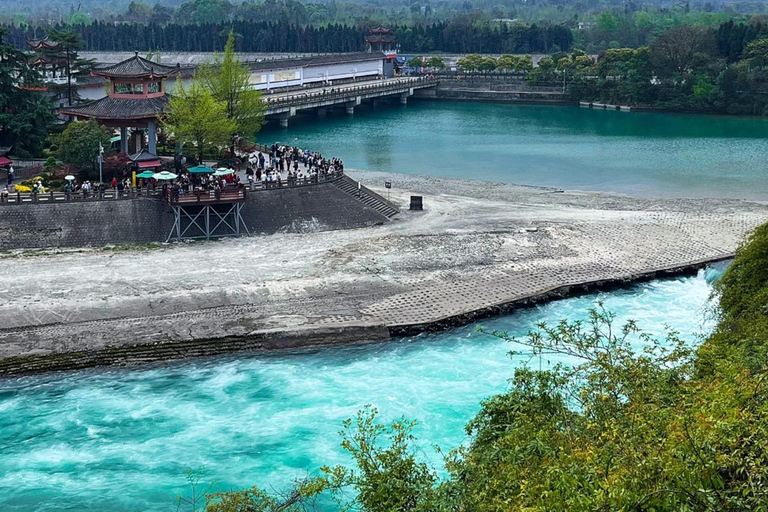 Chengdu: Qingcheng-berg, Dujiangyan en Sichuan-operaQingcheng Mountain, Dujiangyan&amp;SiChuan Opera All-Inclusive