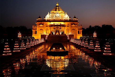 New Delhi: Akshardham Exhibition, Light and Water Show Tour.New Delhi: Akshardham Tour with Guide and Driver.