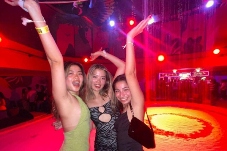 كانكون: ليلة واحدة في أسطح حصرية ونوادي المكسيككانكون: ليلة واحدة في أسطح ونوادي حصرية في المكسيك