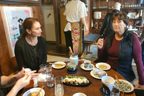 Tokyo: Yanaka and Nippori Food Tour with Local Guide