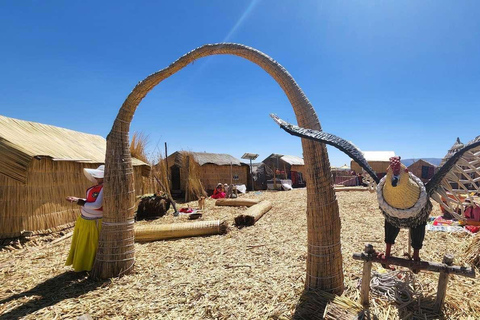 Puno : Excursion d&#039;une demi-journée aux îles flottantes Uros