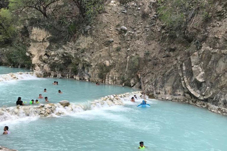 Depuis Mexico : Excursion d'une journée aux Grutas de Tolantongo avec transfert