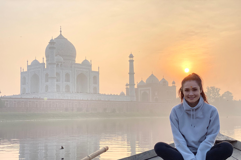 Depuis Delhi : visite du Taj Mahal et du fort d'Agra en voiture tout comprisExcursion d'une journée au Taj Mahal et au Fort d'Agra depuis Delhi (tout compris)