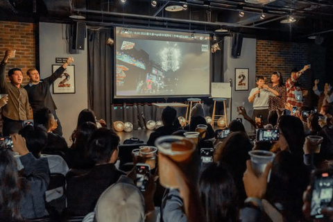 Taipei: Zhongshan District Tour with Comedy Show