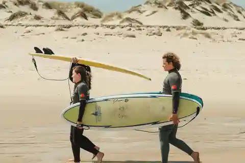 Cours de surf en groupe à Peniche avec PKSC