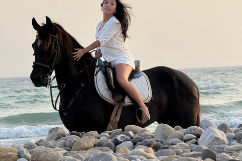 Taghazout: Private Horse Ride on Banana Beach with Pickup