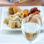 Roma: tour in barca sul fiume con aperitivo