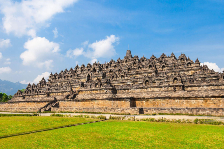 Yogyakarta ; Borobudur,Mendut & Prambanan Temple