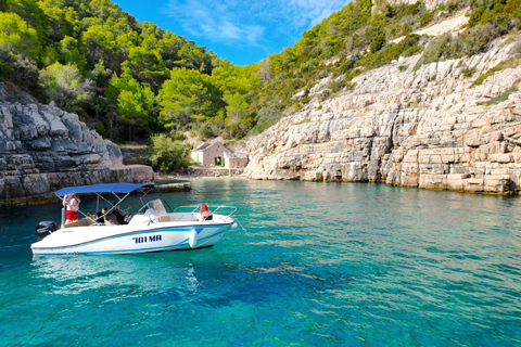 Makarska: 3-Island Speedboat Tour with Cave and Blue Lagoon Tour with Pick-up