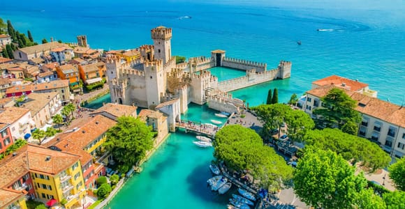 Hello Sirmione: Private 2-Hour City Walk with Local Guide