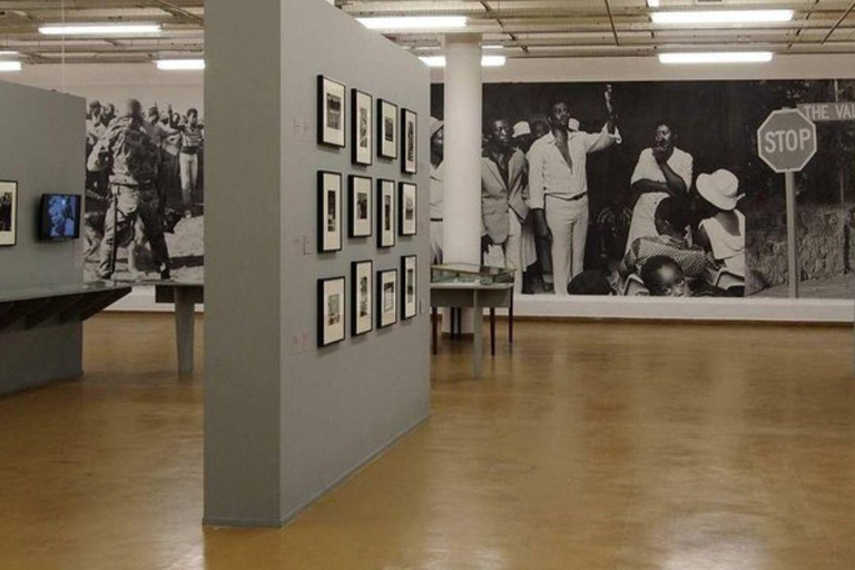 Johannesburg: Private City, Soweto, & Apartheid Museum Tour