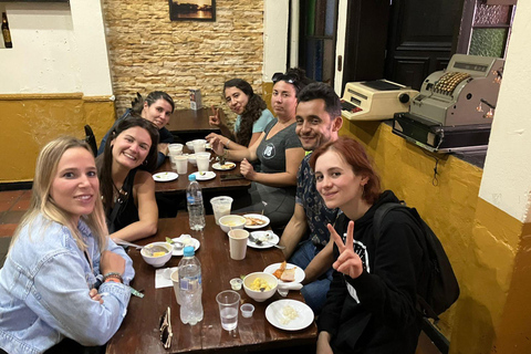 Bogotá: Tour por el mercado de Perseverancia y clase de cocina con lugareños