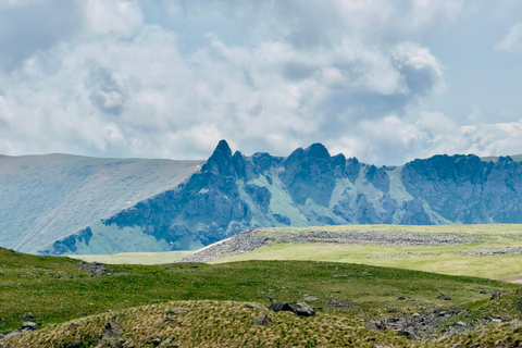 Yerevan: Azhdahak Mountain Hike with Jeep Ride