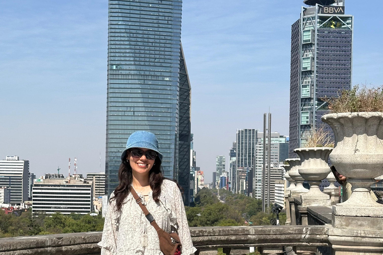 Chapultepec Castle: Private tour with local guide, tickets included Chapultepec Castle: Private Tour with Local Guide and Entrance Fees Included