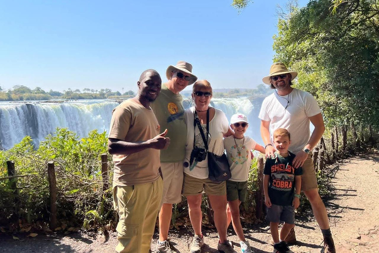 Victoria Falls: Scenic and Culture Tour with Boma Dinner