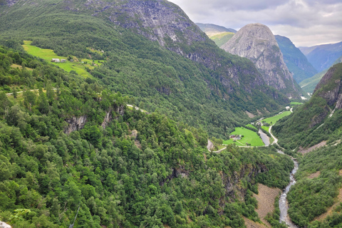 Voss: Tvindefossen Waterfalls Gudvangen & Flam Tour