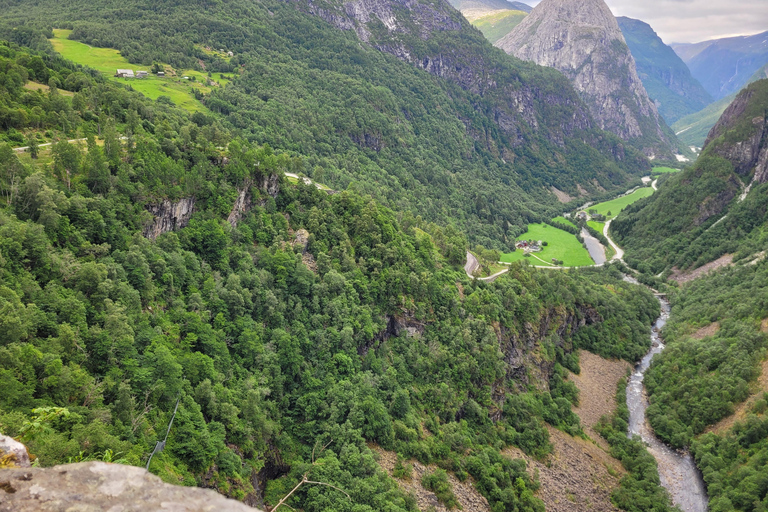 Voss: Tvindefossen Waterfalls Gudvangen & Flam Tour