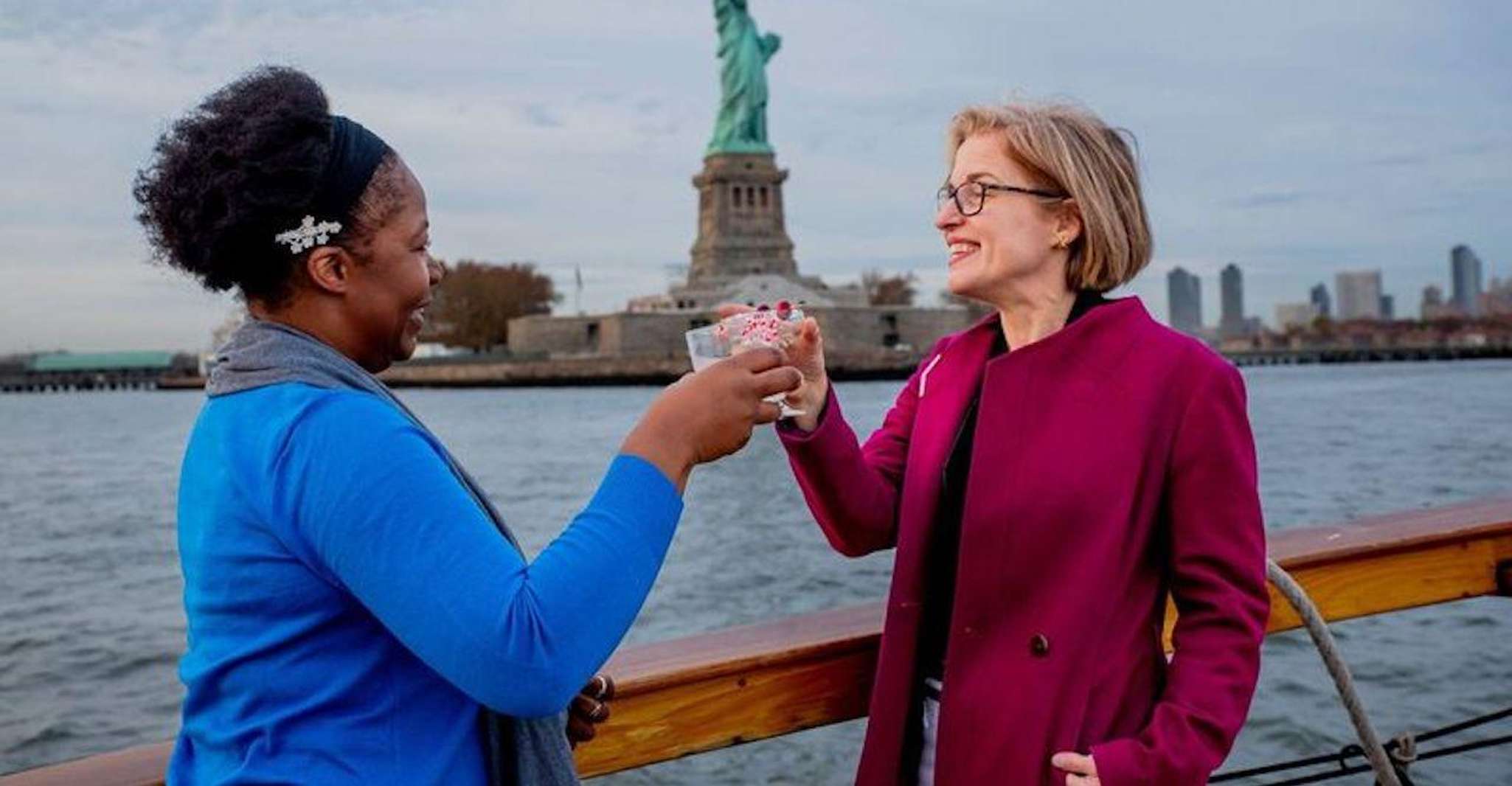 Manhattan, Statue and Skyline Cruise Aboard a Luxury Yacht - Housity