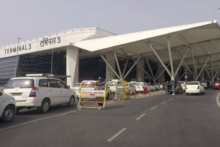 New Delhi: Privat flygplatstransfer till eller från staden