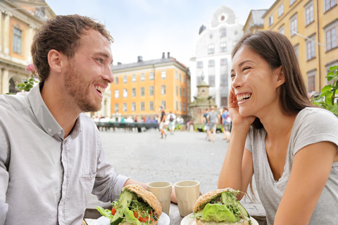 Degustazione di cibi svedesi, tour dei ristoranti del centro storico di Stoccolma5 ore: Tour gastronomico e di degustazione della birra in 4 località