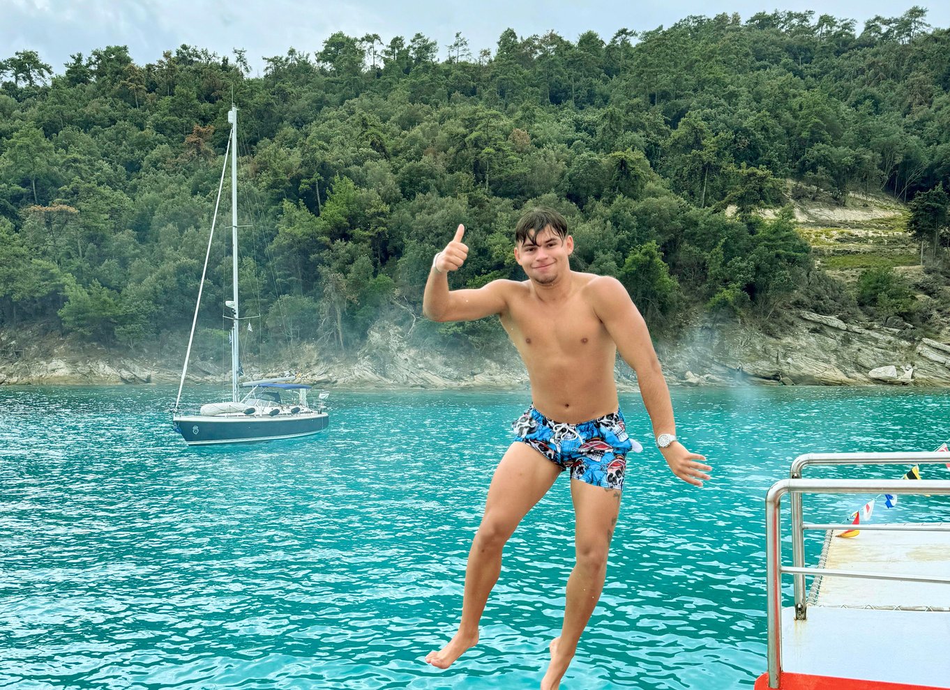 Thassos: Heldagscruise med grill og svømning