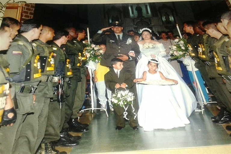 Medellín : visite d'une journée complète sur les traces de Pablo Escobar avec Carlos, l'ancien policierMedellín : visite guidée d'une journée complète sur les traces de Pabl
