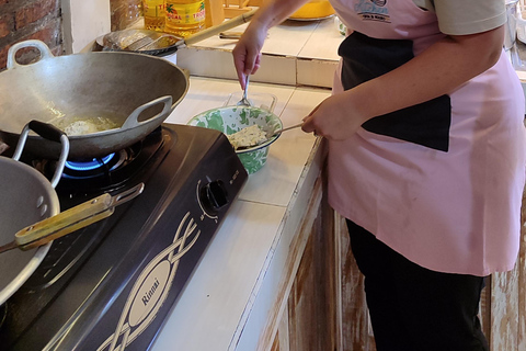 Yogyakarta: clase de cocina con visita al mercado y servicio de recogida del hotelClase de cocina con servicio de recogida del hotel
