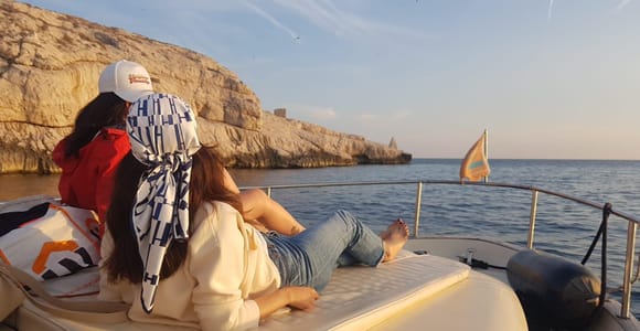 Marseille: Bootsfahrt bei Sonnenuntergang mit Buffet und Bio-Wein