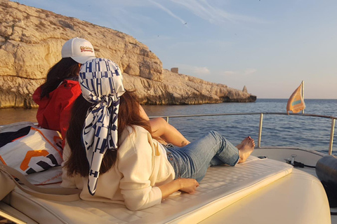 Marseille: Sunset Boat Cruise with Buffet and Organic Wine Sunset Boat Cruise with Dinner & Drinks (Théatre Criée)