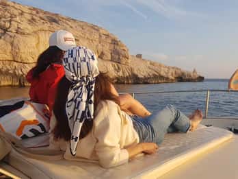 Marseille: Sunset Boat Cruise with Dinner and Drinks
