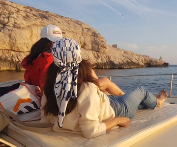 Marselha: Passeio de barco ao pôr do sol com jantar e bebidas