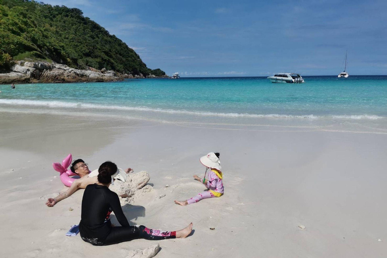 Phuket: Racha en Banana Beach per speedboot met lunch