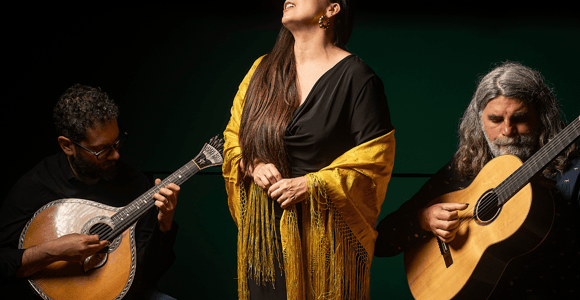 Porto: authentisches Fado-Konzert mit Portwein & Aussicht