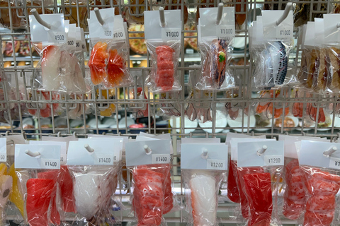 Tour a piedi delle migliori vie dello shopping gastronomico di Tokyo.