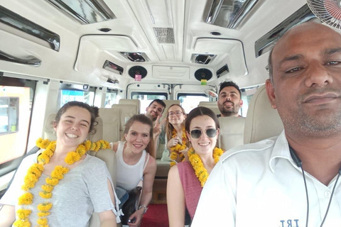 Dagtour door JaipurHuur Tempo Reiziger Met Chauffeur Voor Rajasthan Tour