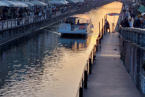 Mediolan: Wycieczka łodzią po kanale Navigli z aperitivoMediolan: Rejs wycieczkowy po kanale Navigli z aperitivo