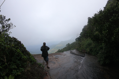 Kandy: Tour di un giorno delle cascate e dei villaggi locali con pranzo