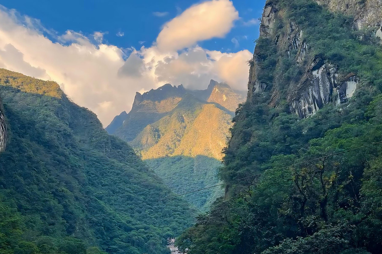 Transport from Cusco to Hidroeléctrica with Lunch Included One-Way Transfer to Hydroelectric with buffet lunch incluyed