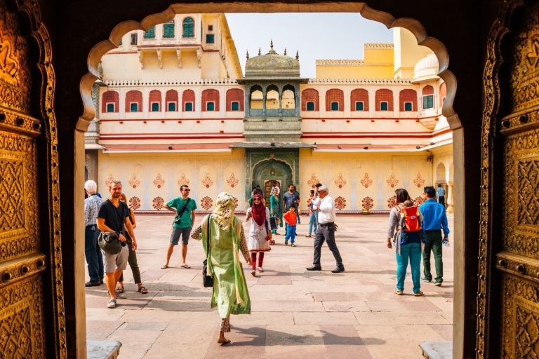 Z Delhi: jednodniowa wycieczka do Jaipur z transferemSamochód z kierowcą, przewodnik, bilety wstępu do zabytków i lunch
