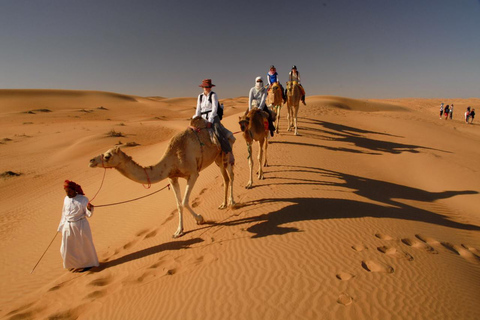 Mascate : visite d&#039;une journée du désert de Wahiba et du Wadi Bani Khalid + déjeuner