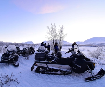 Abisko: Tour turístico en moto de nieve