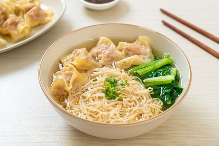 Hong Kong : Best Street Food Tour With A Local Guide Hong Kong : 3 Hours Small Group Food Tasting Walking Tour