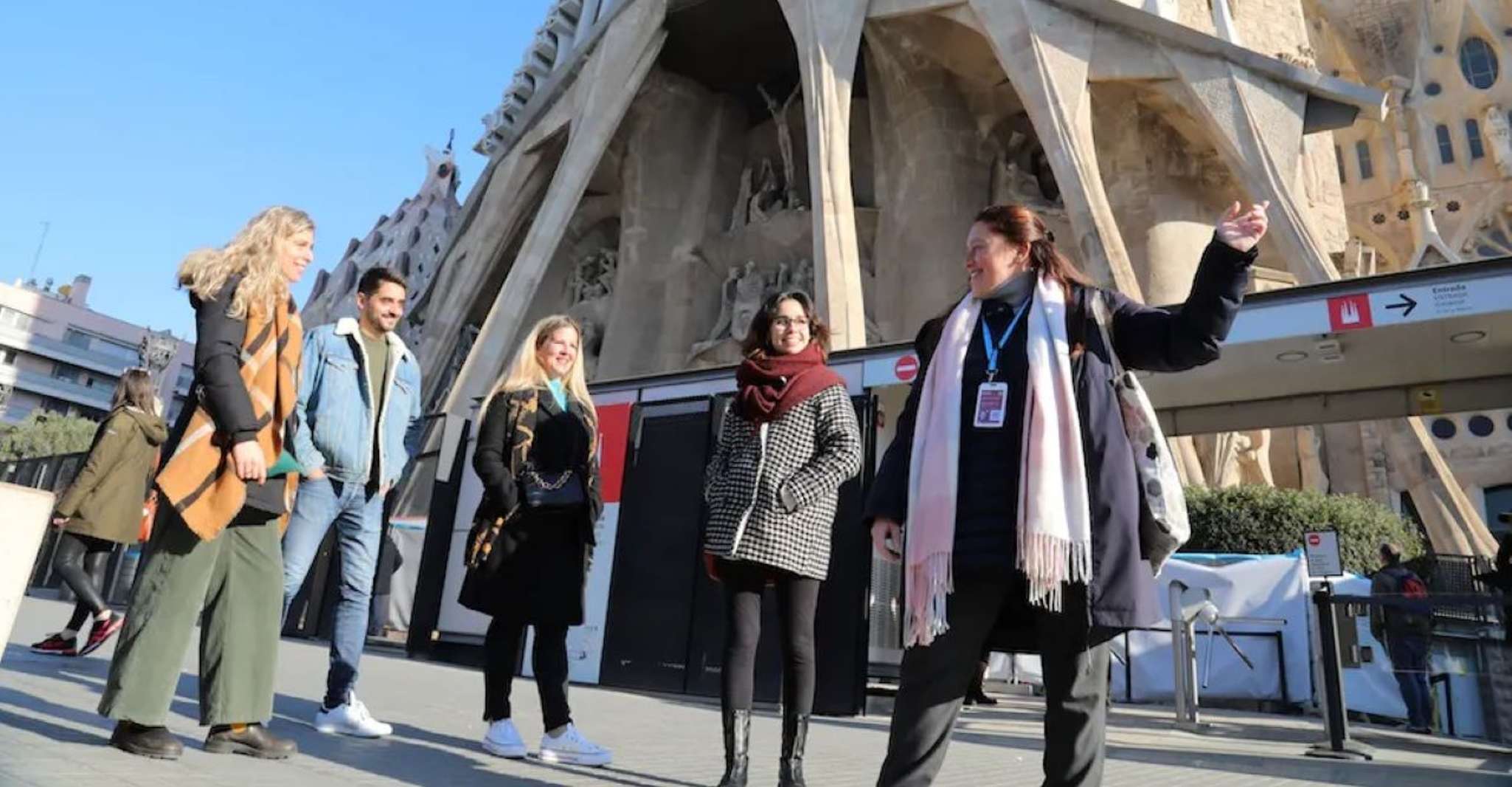 Barcelona: Sagrada Familia Skip The Line Insider Guided Tour photo 4
