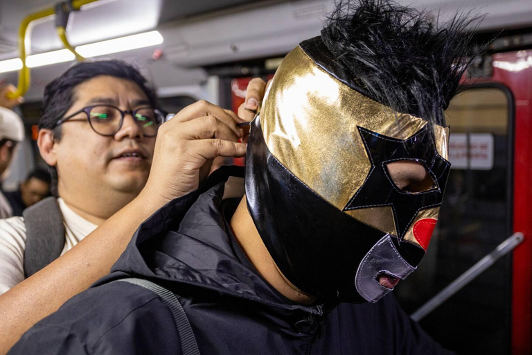 Città del Messico: esperienza di Lucha Libre con un giornalistaMartedì all'Arena Mexico