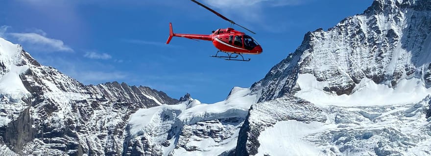 Excursion exclusive en hélicoptère pour 4 personnes dans les Alpes suisses